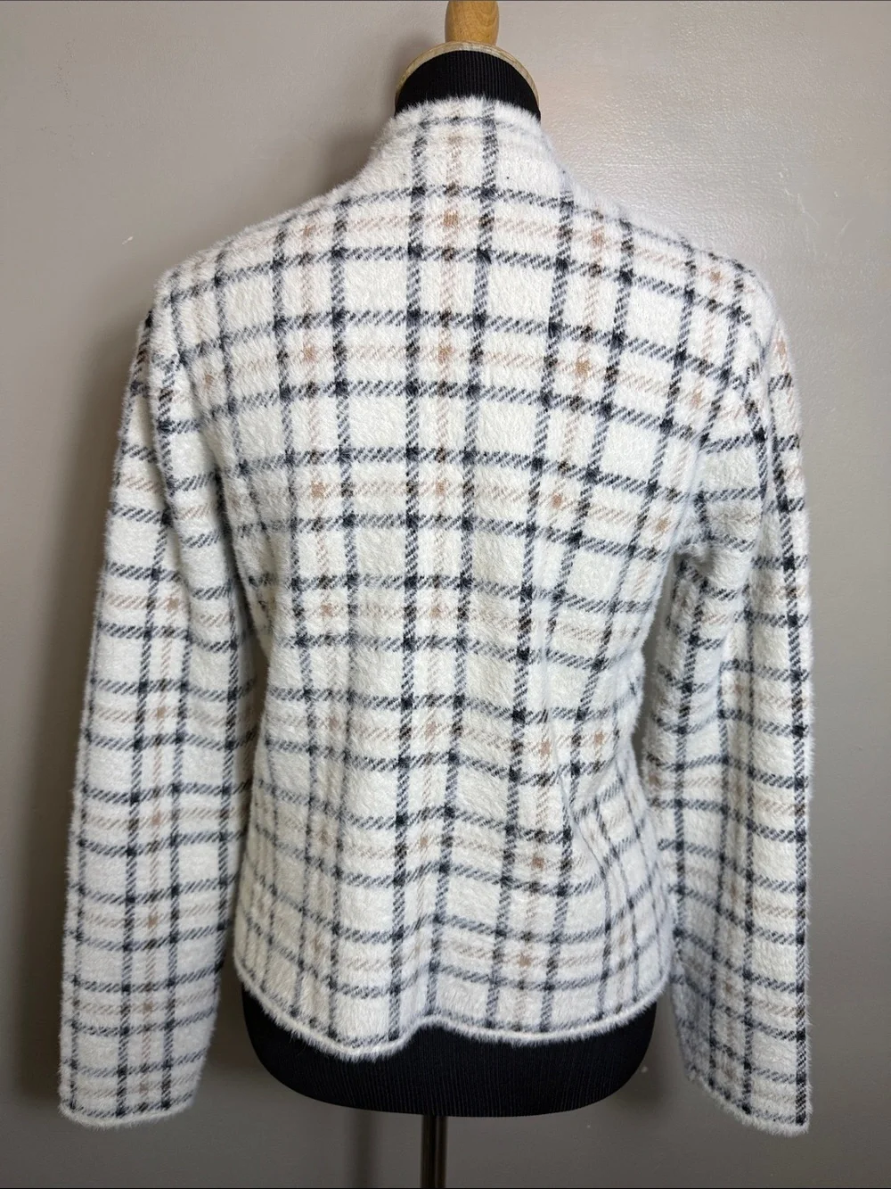 Tahari Cream Plaid Zip-Front Fuzzy Eyelash Sweater Jacket Sz M NWOT